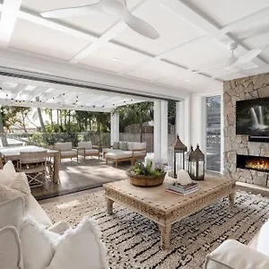 Fuller Holidays - Belongil Sunset - Giaour Street, Belongil Byron Bay